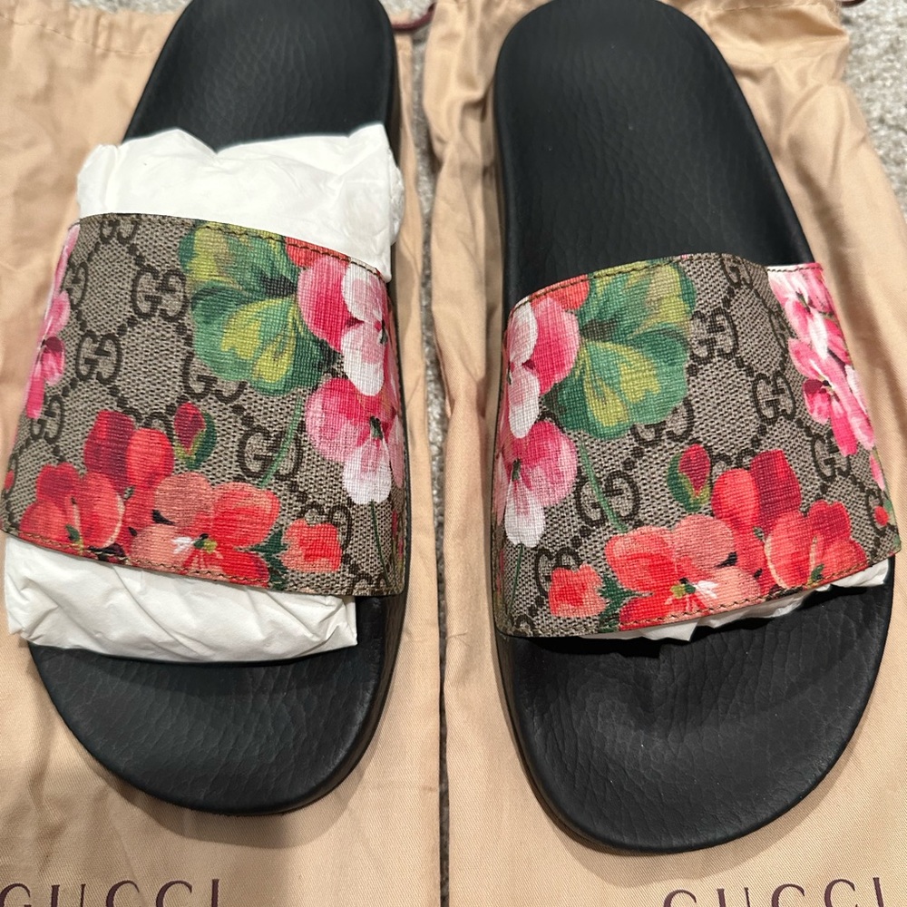 Gucci Black Floral Pattern Slides